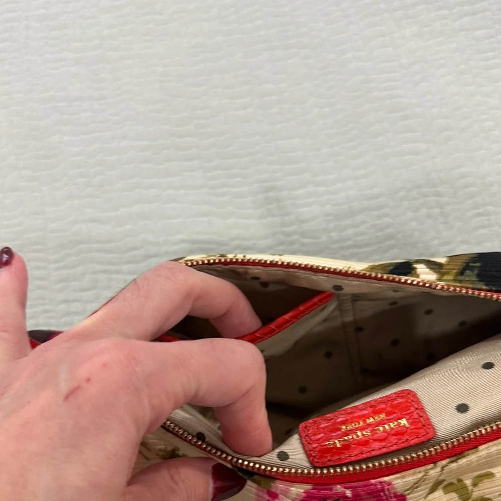 Kate Spade Vintage Floral Tote with Black Handle - Picture 10 of 10